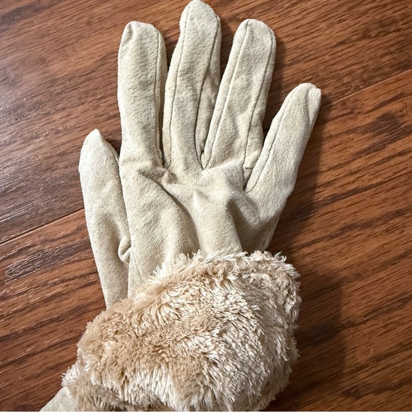 Isotoner Camel Suede Gloves with Fur Trim - New with Tags - Picture 4 of 5